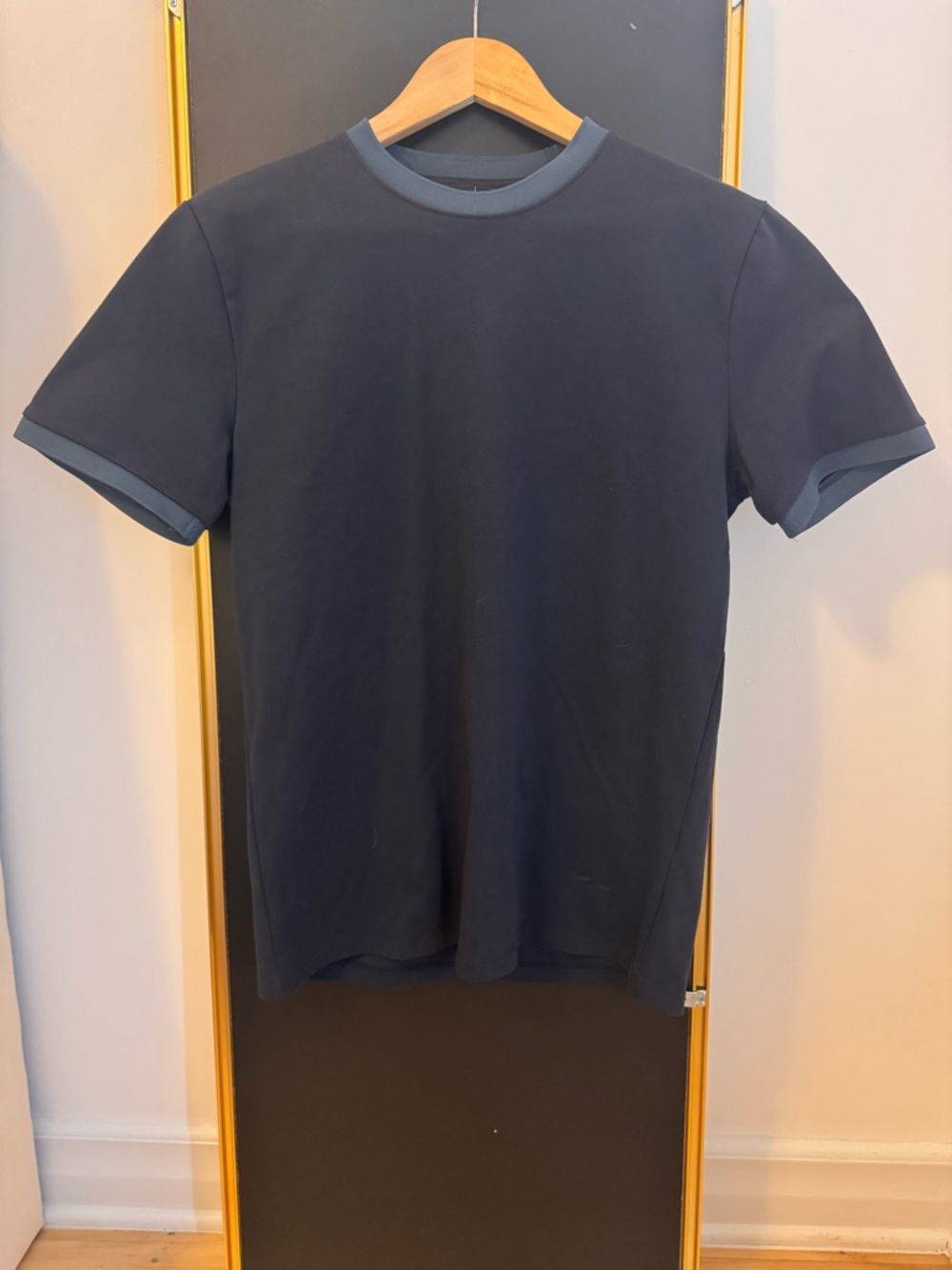 Simons Navy Short-Sleeve Crewneck T-Shirt with Contrast Trim